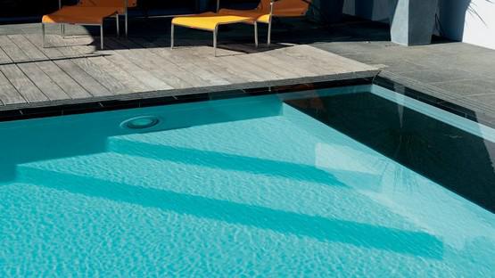 Piscine à débordement miroir